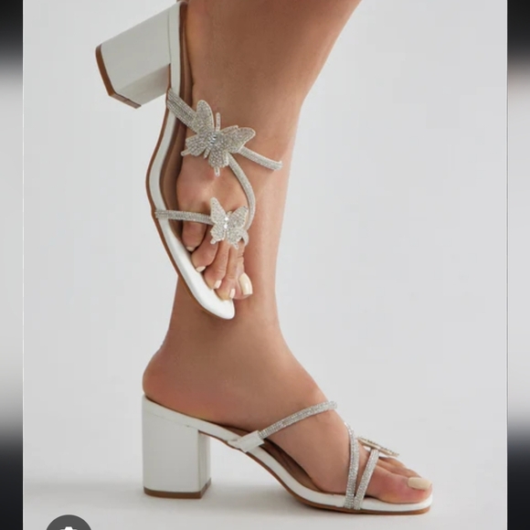 X2B Butterfly Rhinestone Strappy Mules White Sz 9 - Picture 1 of 12